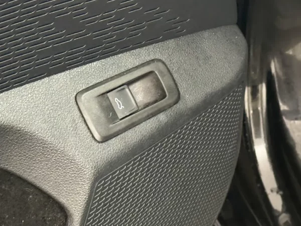 Photo 5 of 26 of TMBJP7NX2MY136328 Skoda Octavia Combi 1.0 TSI Business Edition