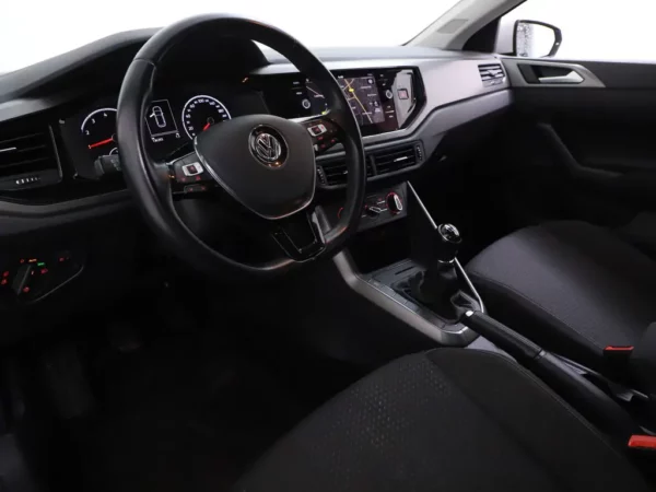 Photo 5 of 26 of WVWZZZAWZJY174205 Volkswagen Polo 1.0 TSI Comfortline Business 5-drs Hatchb.