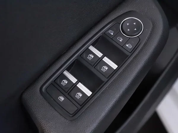 Photo 5 of 27 of VF1RJA00266164445 Renault Clio 1.0 TCe Intens LED