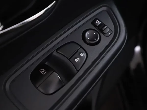 Photo 5 of 27 of VNVK1400860805311 Nissan Micra 0.9 IG-T N-Connecta Cruise Alloy