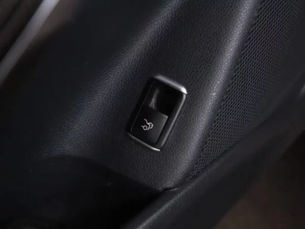 Photo 5 of 27 of WDD1173421N012561 Mercedes-Benz CLA-Klasse 180 Edition 1