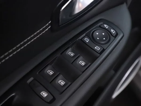 Photo 5 of 28 of VF1JZD6J651900354 Renault Scénic Xmod 1.2 TCe Bose Alcantare