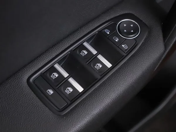 Photo 5 of 28 of VF1RJB00966036371 Renault Captur 1.0 TCe 100 Intens (5-drs