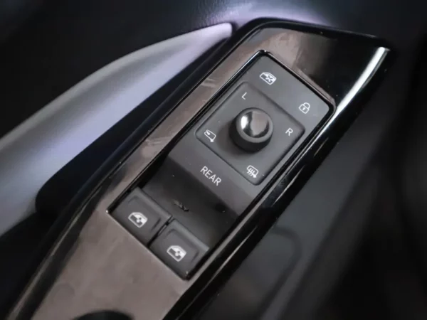 Photo 5 of 28 of WVWZZZE1ZMP002540 Volkswagen ID.3 First Plus 58 kWh IQ-Light