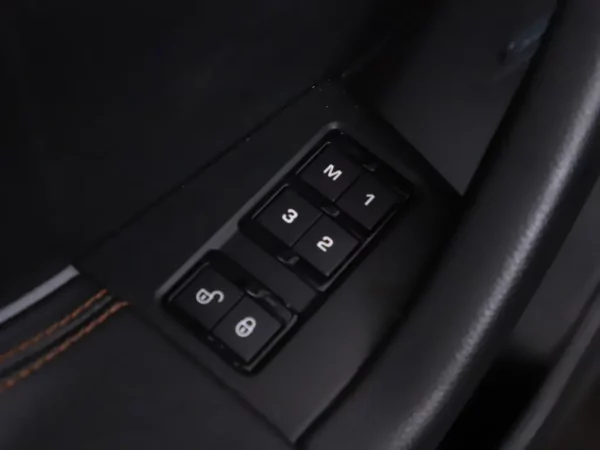 Photo 5 of 29 of SADCA2BN9HA071223 Jaguar F-Pace 2.0 Aut. Portfolio AWD 20d