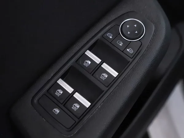 Photo 5 of 29 of VF1RJA00365530239 Renault Clio 1.0 TCe Intens LED