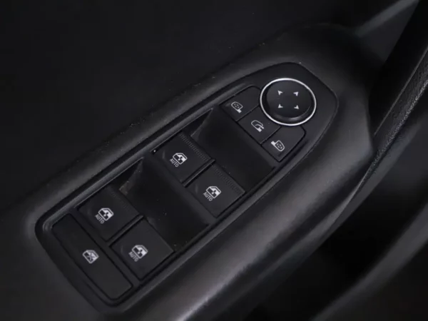 Photo 5 of 29 of VF1RJB00068086046 Renault Captur 1.0 TCe 100 Bi-Fuel Business Zen LED