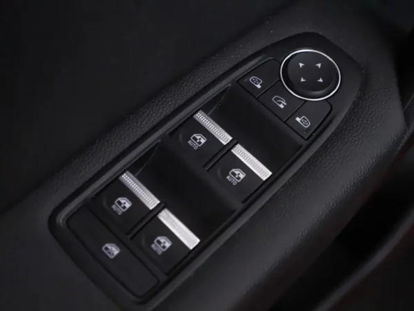 Photo 5 of 29 of VF1RJB00766260982 Renault Captur 1.6 E-Tech Plug-in Hybrid 160 Intens