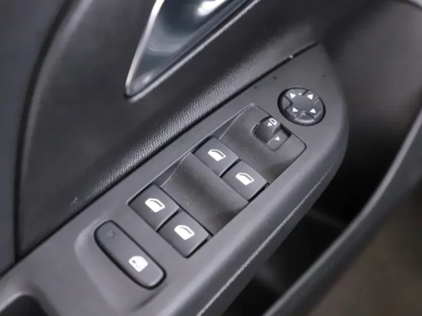 Photo 5 of 29 of VXKUPHPY0R4205926 Opel Corsa 1.2 Turbo Aut. Hybrid GS-Line