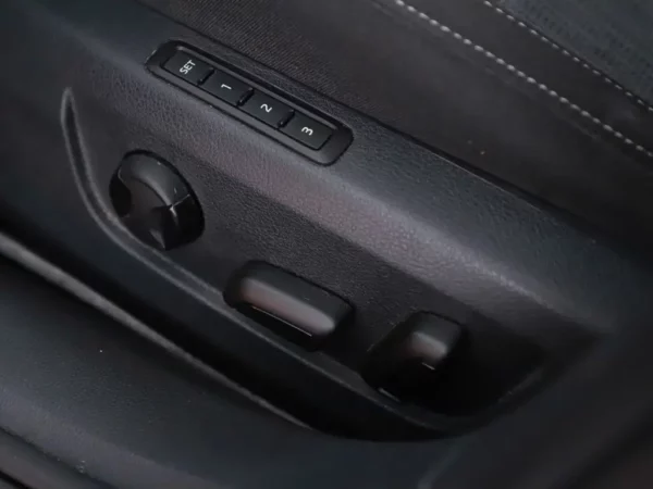 Photo 5 of 32 of TMBJB9NP1J7551832 Skoda Superb Combi 1.4 DSG TSI ACT Ambition Business 5-drs Combi