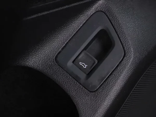 Photo 5 of 32 of WVWZZZ3CZJE179289 Volkswagen Passat 1.4 TSI ACT Comfortline 4-drs Sedan