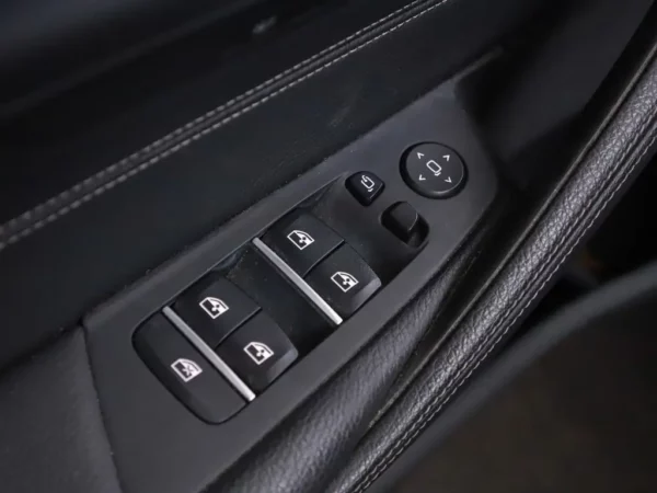 Photo 5 of 33 of WBAJR110X0WW57722 BMW 5 Serie 520i High Executive Edition (4-drs Sedan)