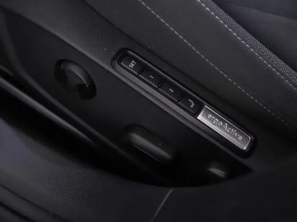 Photo 5 of 33 of WVWZZZCD2PW528663 Volkswagen GOLF Variant 1.0 eTSI Life Business