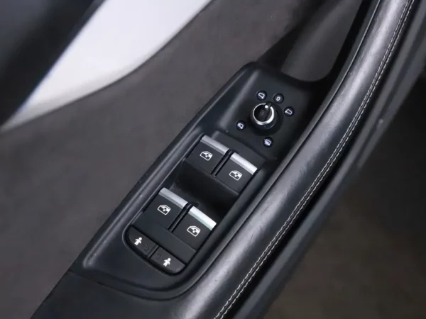 Photo 5 of 34 of WAUZZZ4M3LD007324 Audi Q7 55 TFSI quattro Pro Line S 7p