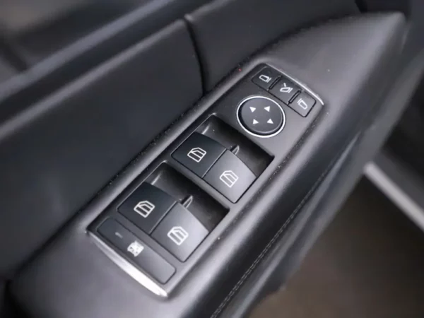 Photo 5 of 34 of WDD2074611F336253 Mercedes-Benz E-Klasse Cabrio 400 Prestige Cruise Ecc