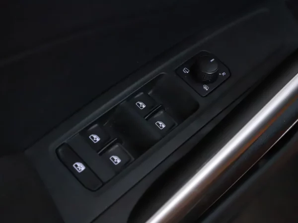 Photo 5 of 35 of TMBER9PJXN4006466 Skoda Fabia 1.0 Aut. TSI Business Edition 5-drs Hatchb.