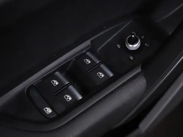 Photo 5 of 39 of WAUZZZFY7H2018880 Audi Q5 2.0 TFSI quattro Design Pro Line Plus LED