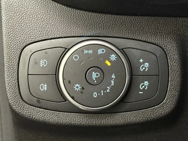 Photo 6 of 21 of WF0JXXGAHJJJ67730 Ford Fiesta 1.1 Trend Airco