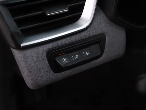 Photo 6 of 24 of VF1RJA00074068603 Renault Clio 1.6 E-Tech Full Hybrid 145