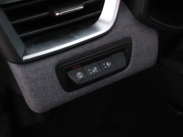 Photo 6 of 24 of VF1RJA00074068634 Renault Clio 1.6 E-Tech Full Hybrid 145