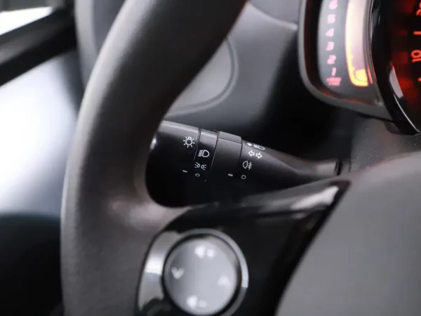 Photo 6 of 24 of VF7PAHMTBER752090 Citroen C1 1.2 PureTech Airscape Shine Alloy