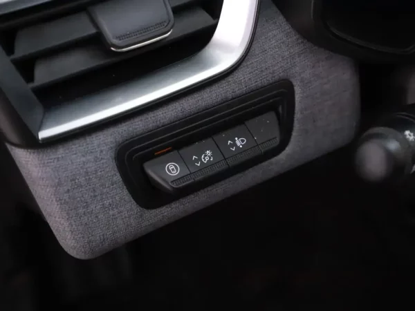 Photo 6 of 25 of VF1RJA00374065209 Renault Clio 1.6 E-Tech Full Hybrid 145