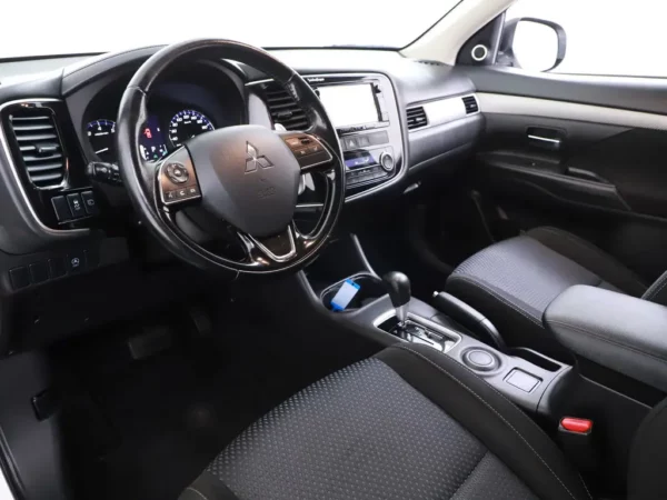 Photo 6 of 26 of JMBXTGF7WGZ002412 Mitsubishi Outlander 2.0 Aut. Executive Ed 7 Persoons Nav