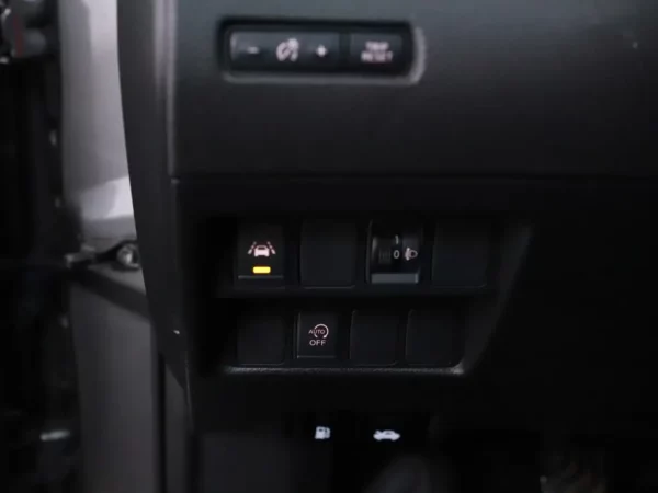 Photo 6 of 26 of SJNFFAJ11U2639705 Nissan QASHQAI 1.3 DIG-T Business Edition Pano