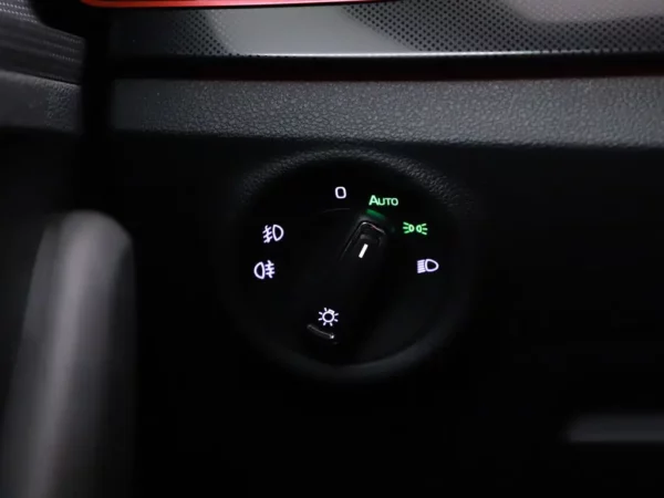 Photo 6 of 26 of TMBER7NW9P3231540 Skoda Scala 1.0 TSI Sport Business (5-drs