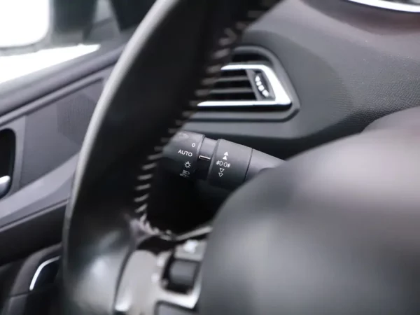 Photo 6 of 28 of VF3LRHNYHFS262025 Peugeot 308 SW 1.2 PureTech GT Line