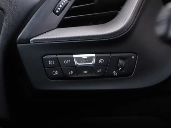 Photo 6 of 28 of WBA7K310207K99164 BMW 1-serie 118i Aut. Business Edition 5-drs Hatchb.