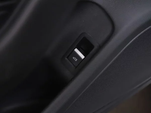 Photo 6 of 30 of WAUZZZF58LA021775 Audi A5 Sportback 40 TFSI Aut. Launch edition Business LED