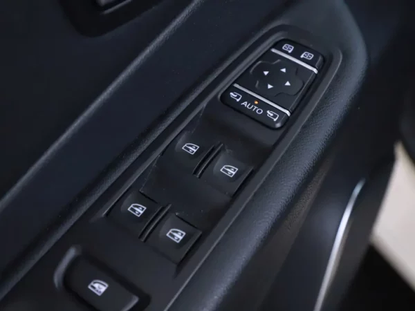 Photo 6 of 31 of VF1R8700763606314 Renault Captur 0.9 TCe Intens Navi