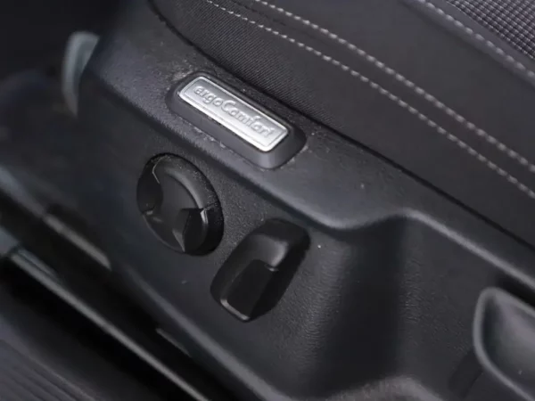 Photo 6 of 32 of WVWZZZ3CZJE179289 Volkswagen Passat 1.4 TSI ACT Comfortline 4-drs Sedan