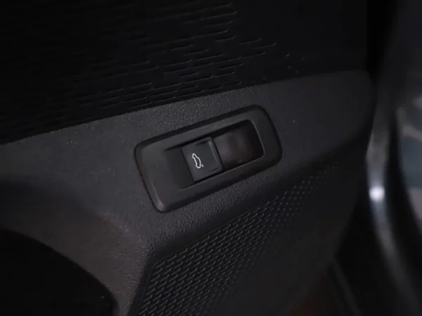 Photo 6 of 34 of TMBAP7NX0MY011246 Skoda Octavia 1.0 TSI Business Edition 5-drs Hatchb.