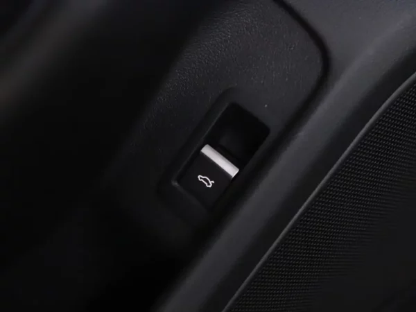 Photo 6 of 34 of WAUZZZF56KA068463 Audi A5 Sportback 35 TFSi Sport S-Tronic