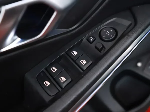 Photo 6 of 34 of WBA6N31060FL56510 BMW 3 Serie Touring 330e Business Edition Plus LED