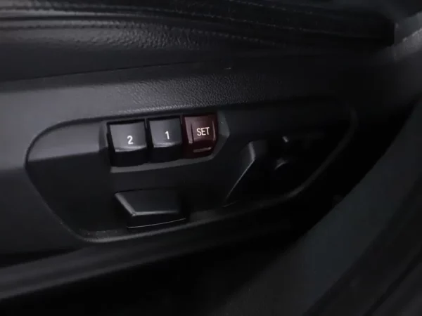 Photo 6 of 34 of WBAHS110605H03722 BMW X1 sDrive18i Aut. High Executive LED