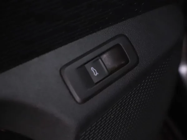 Photo 6 of 35 of TMBJP7NX8MY130954 Skoda Octavia Combi 1.0 TSI Business Edition Led