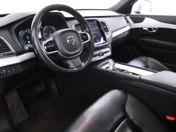 Photo 6 of 36 of YV1LFBABDH1149222 Volvo XC90 2.0 T8 Twin Engine AWD Inscription