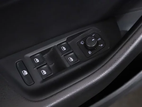 Photo 6 of 37 of WVWZZZ3HZJE515000 Volkswagen Arteon 1.5 TSI DSG R-Line