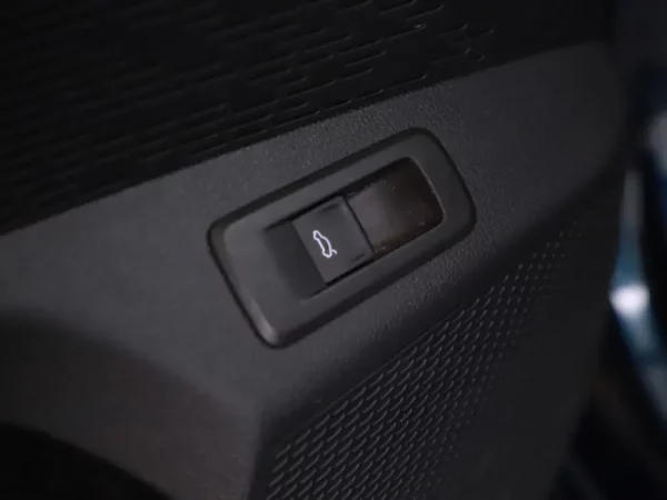 Photo 6 of 38 of TMBJP7NX4MY040099 Skoda Octavia Combi 1.0 TSI Business Edition Plus 5-drs Combi