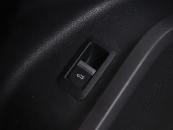 Photo 6 of 39 of WAUZZZFY7H2018880 Audi Q5 2.0 TFSI quattro Design Pro Line Plus LED