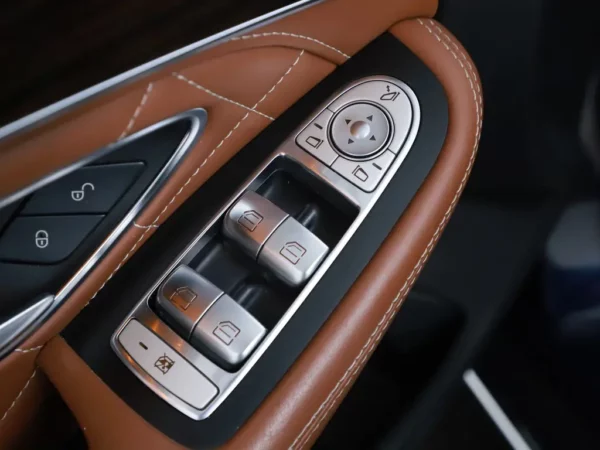 Photo 6 of 39 of WDD2052661F464977 Mercedes-Benz C-Klasse Estate 400 4MATIC Ambition