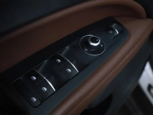 Photo 6 of 41 of ZARFAHBN5J7C00212 Alfa Romeo Stelvio 2.0 T AWD Special Edition 5-drs SUV