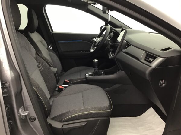 Photo 6 of 6 of N197210 RENAULT CAPTUR 4 TCE