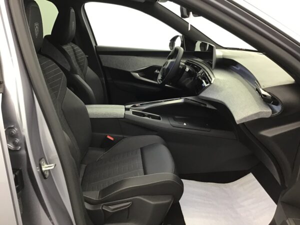 Photo 6 of 6 of N200076 PEUGEOT 3008 PHASE 4 HYBRID