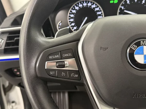 Photo 7 of 23 of WBA5F71090A415661 BMW 3-serie 320i High Executive (4-drs Sedan)