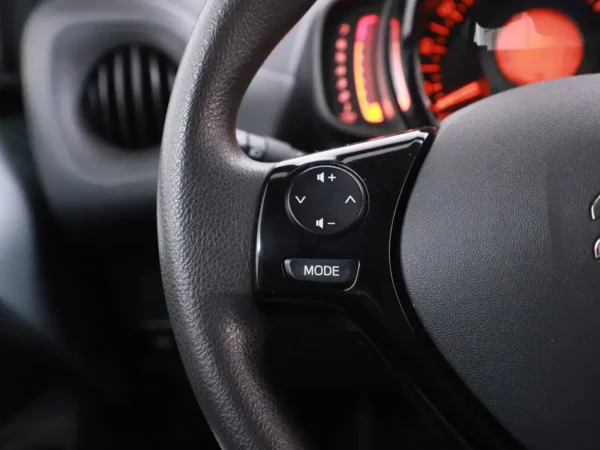 Photo 7 of 24 of VF7PAHMTBER752090 Citroen C1 1.2 PureTech Airscape Shine Alloy