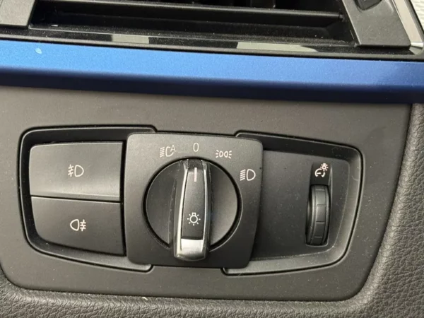 Photo 7 of 24 of WBA3A11020J617339 BMW 3-serie 316i Executive Xenon Cruise Ecc